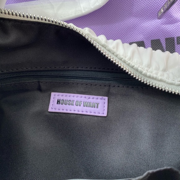 HOUSE OF WANT | HOW We Saunter White Shirring Luxury Vegan Leather Bag NWT - Picture 8 of 13